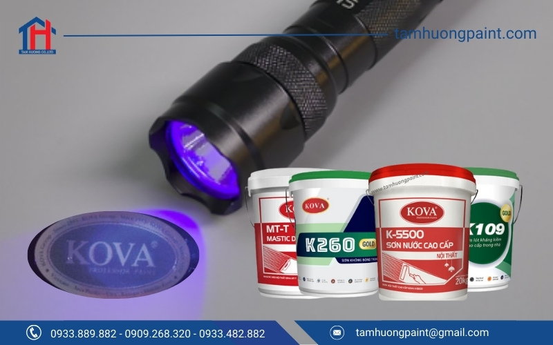 Người dùng có thể dùng đèn LED UV tím để kiểm tra logo chìm của sơn nội thất Kova